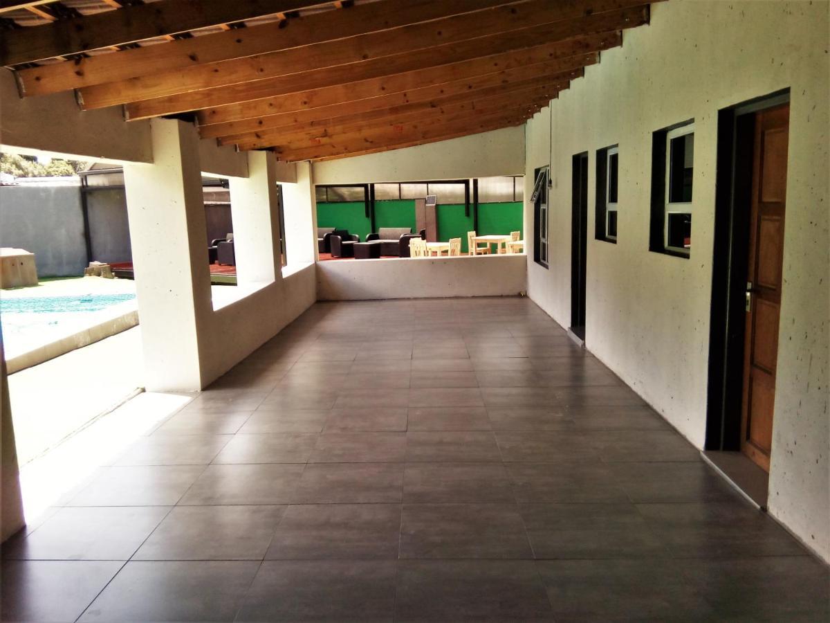 Afrikawisa At O.R. Tambo International Airport Bed and Breakfast Kempton Park Eksteriør billede