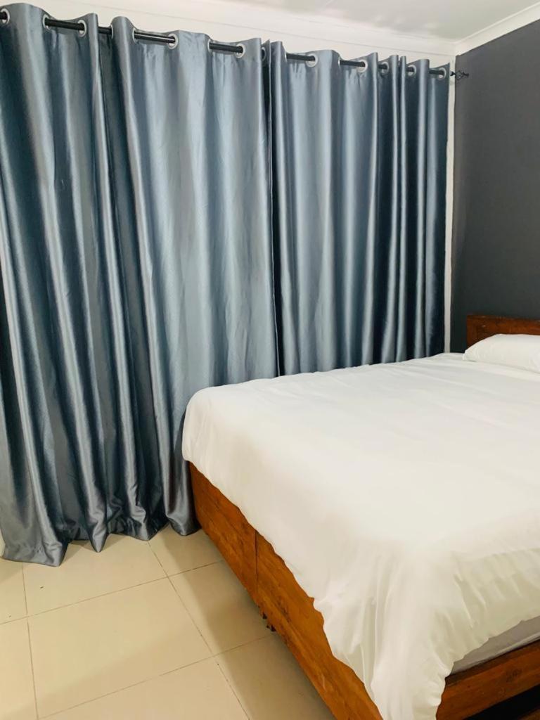 Afrikawisa At O.R. Tambo International Airport Bed and Breakfast Kempton Park Eksteriør billede