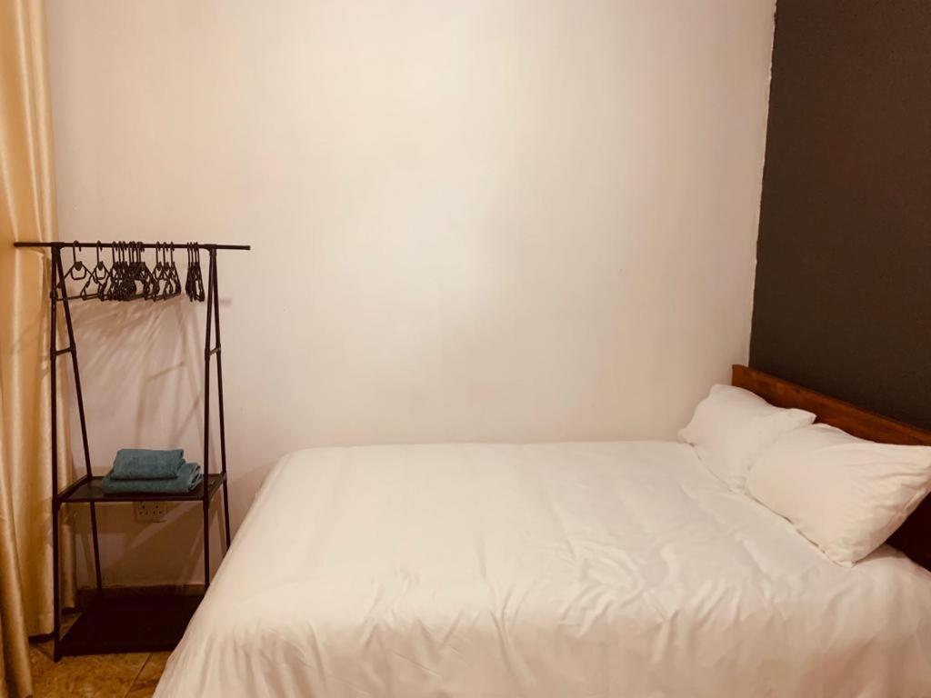 Afrikawisa At O.R. Tambo International Airport Bed and Breakfast Kempton Park Eksteriør billede