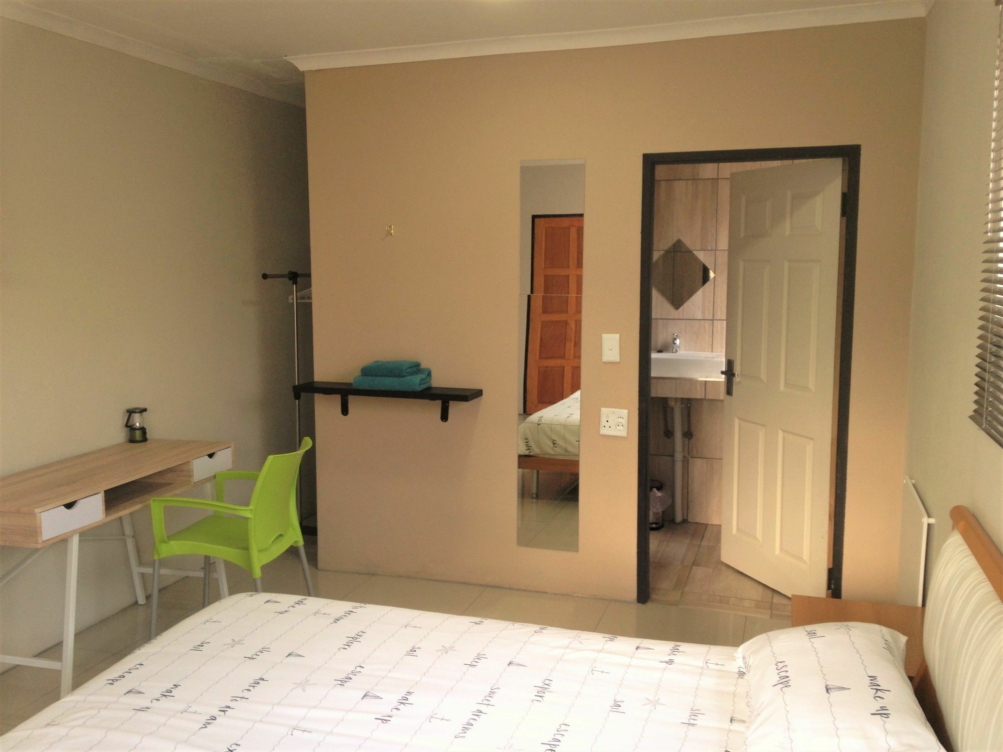 Afrikawisa At O.R. Tambo International Airport Bed and Breakfast Kempton Park Eksteriør billede