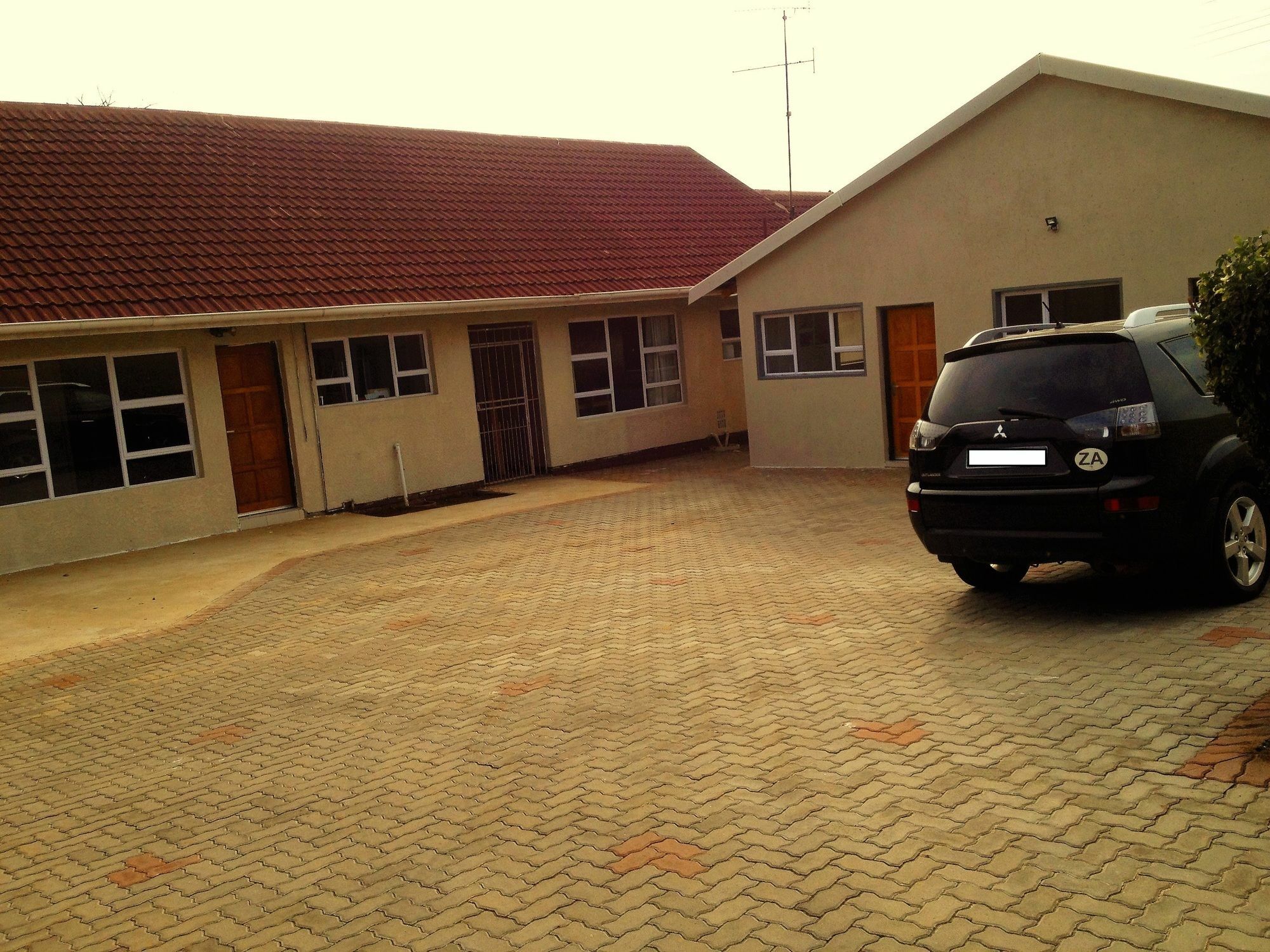 Afrikawisa At O.R. Tambo International Airport Bed and Breakfast Kempton Park Eksteriør billede